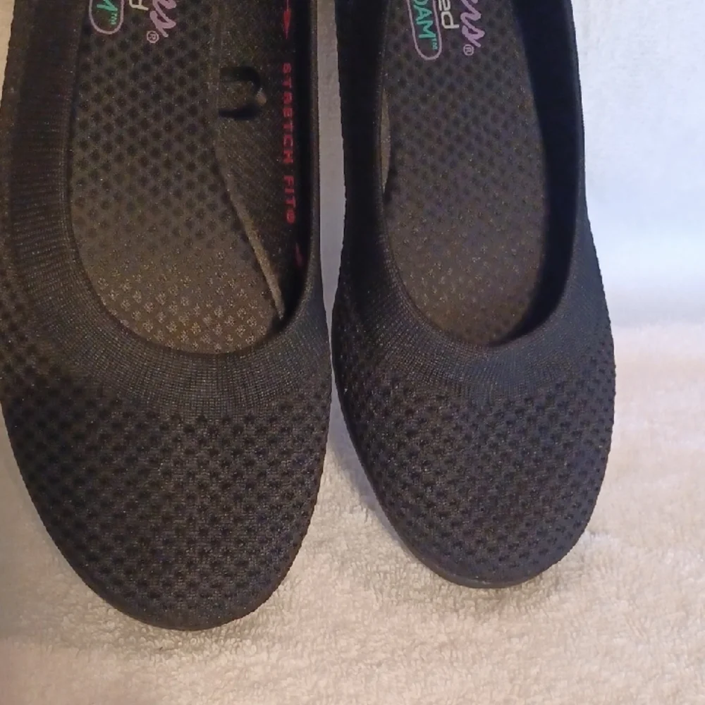 Skechers Women's Black Slip-On Shoes Air-cooled Memory Foam Size 7